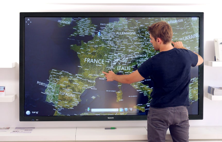 L'écran interactif remplace le vidéoprojecteur en classe